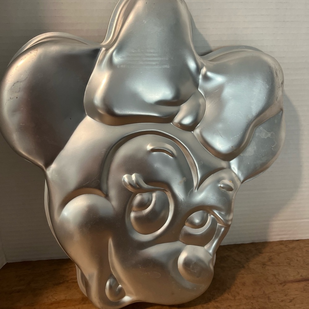 Minnie Mouse baking pan